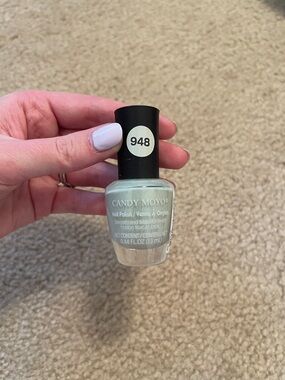 Nail Polish 948 - Pale Mint Green